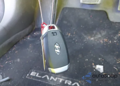 2022 Hyundai Elantra Sel from USA, damaged, VIN 5NPLM4AG2NH075703